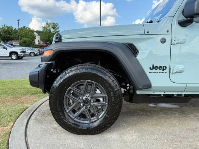 New 2026 Earl Clearcoat Jeep Sport S image 11