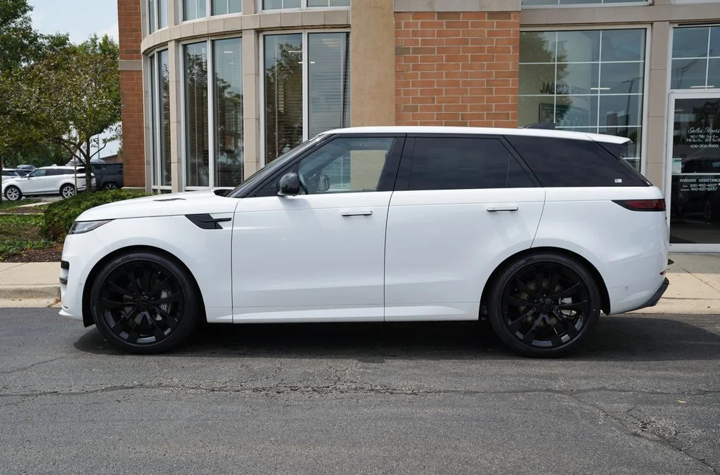 New 2026 Fuji White Land Rover Dynamic SE image 2