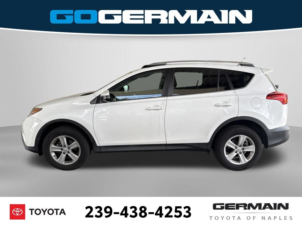Used 2013 White Toyota XLE image 3