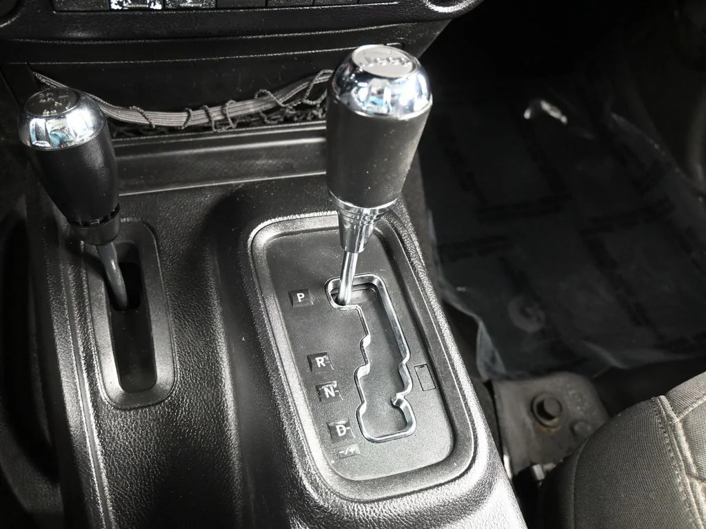 Used 2016 Billet Silver Metallic Clearcoat Jeep Unlimited Sport image 21