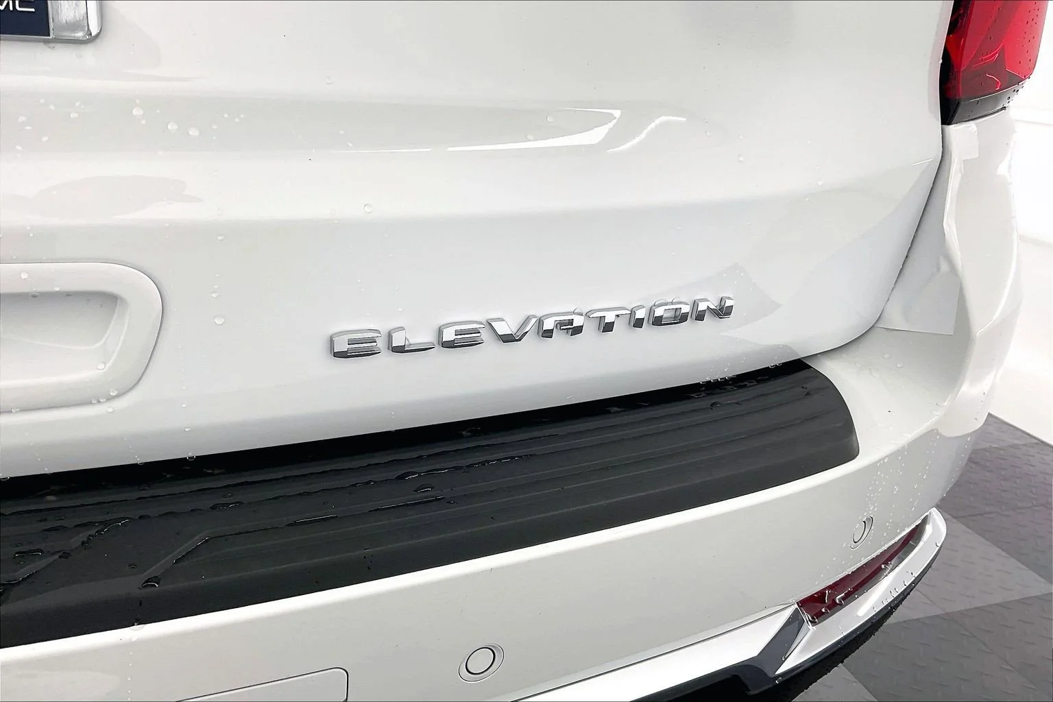 New 2026 Summit White GMC Elevation image 17