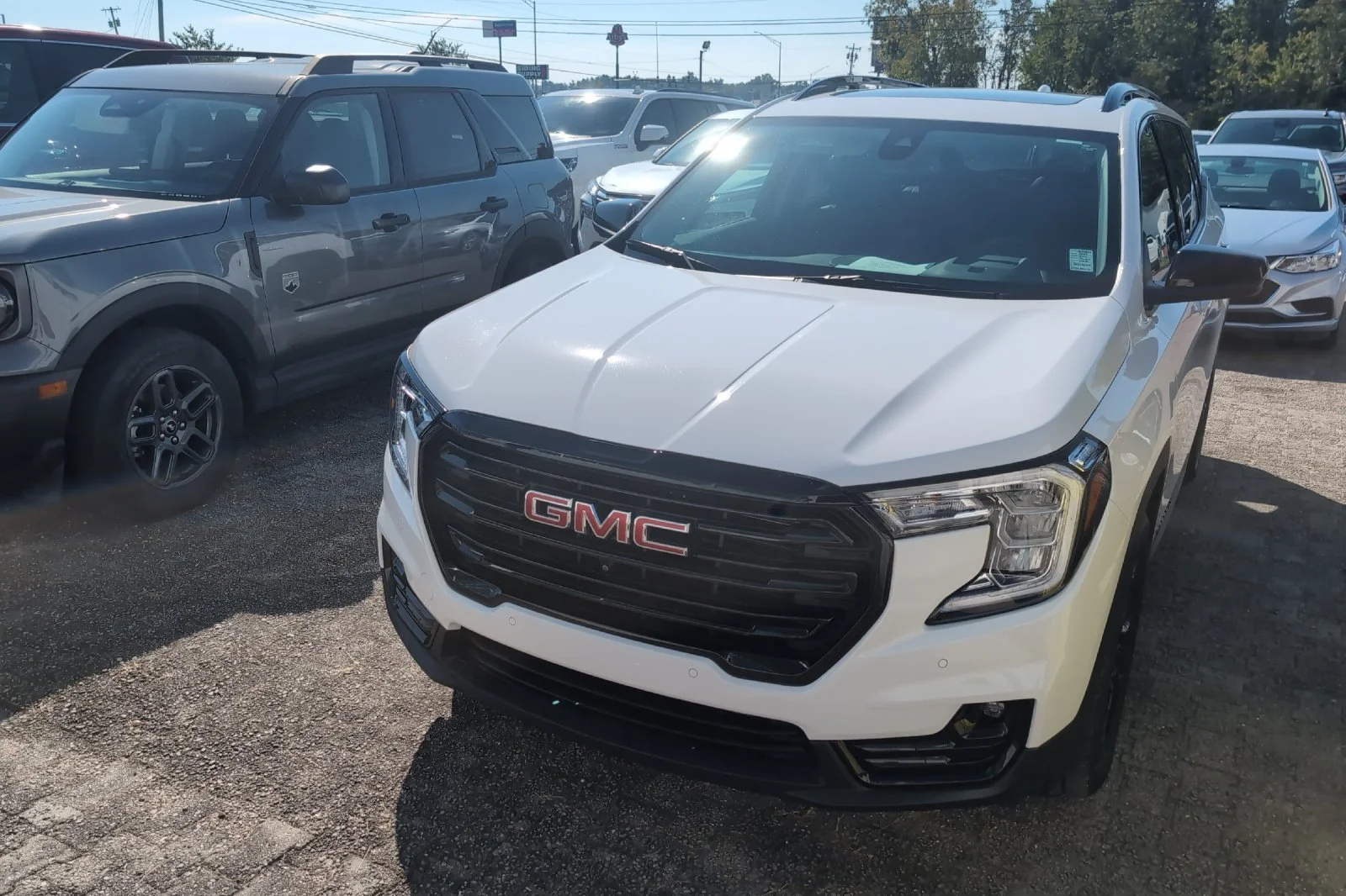 Used 2024 Summit White GMC SLT image 12