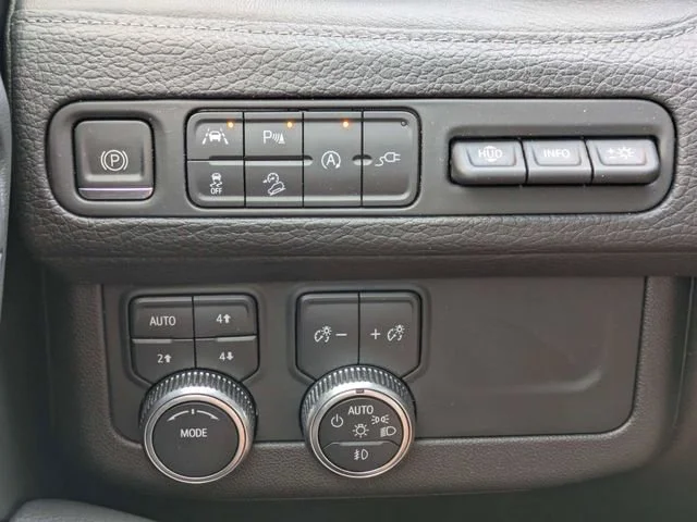 Used 2021 Onyx Black GMC Denali image 30