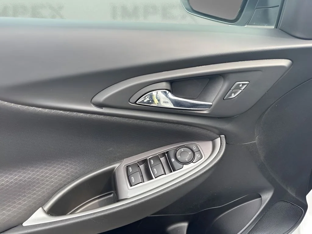 Used 2022 White Chevrolet LT image 15