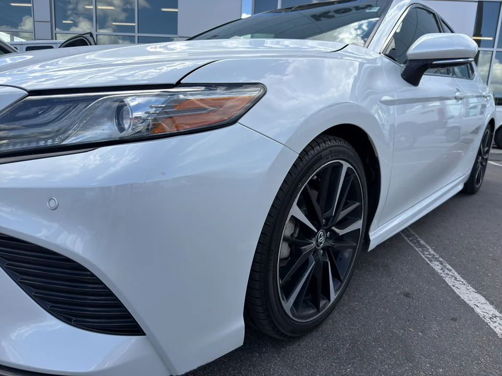 Used 2018 Super White Toyota XSE V6 image 24