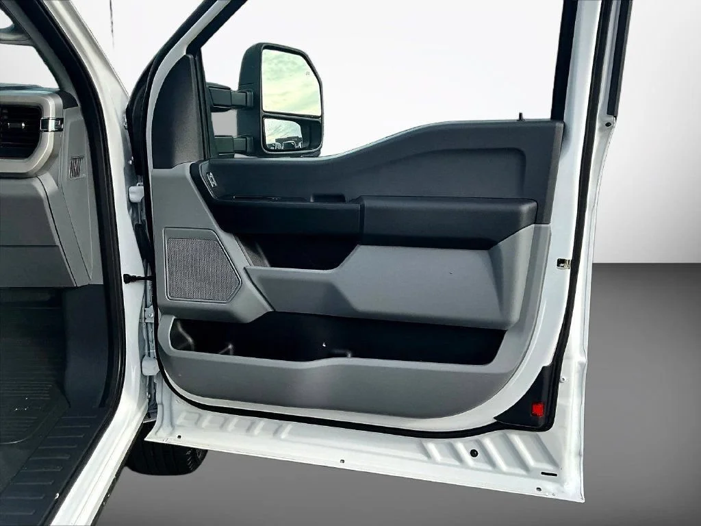 Used 2025 Oxford White Ford XL image 26