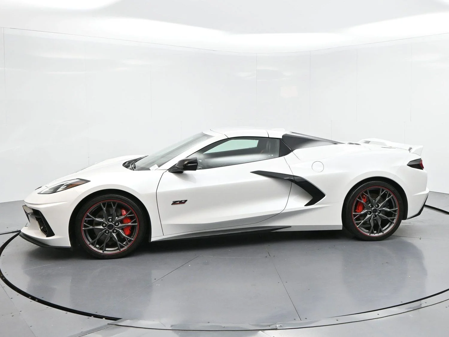 Used 2023 WHITE PEARL METALLIC TRICOAT Chevrolet 3LT image 4