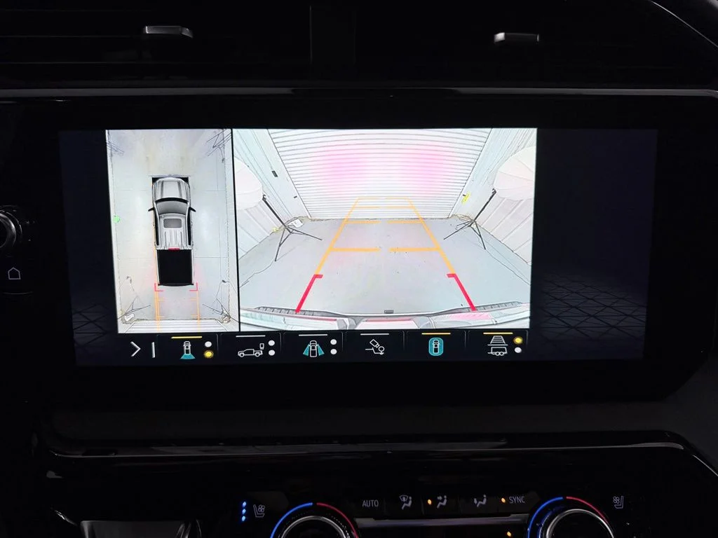 Used 2023 White GMC AT4 image 15