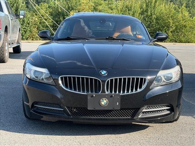 Used 2011 Black Sapphire Metallic BMW sDrive30i image 3