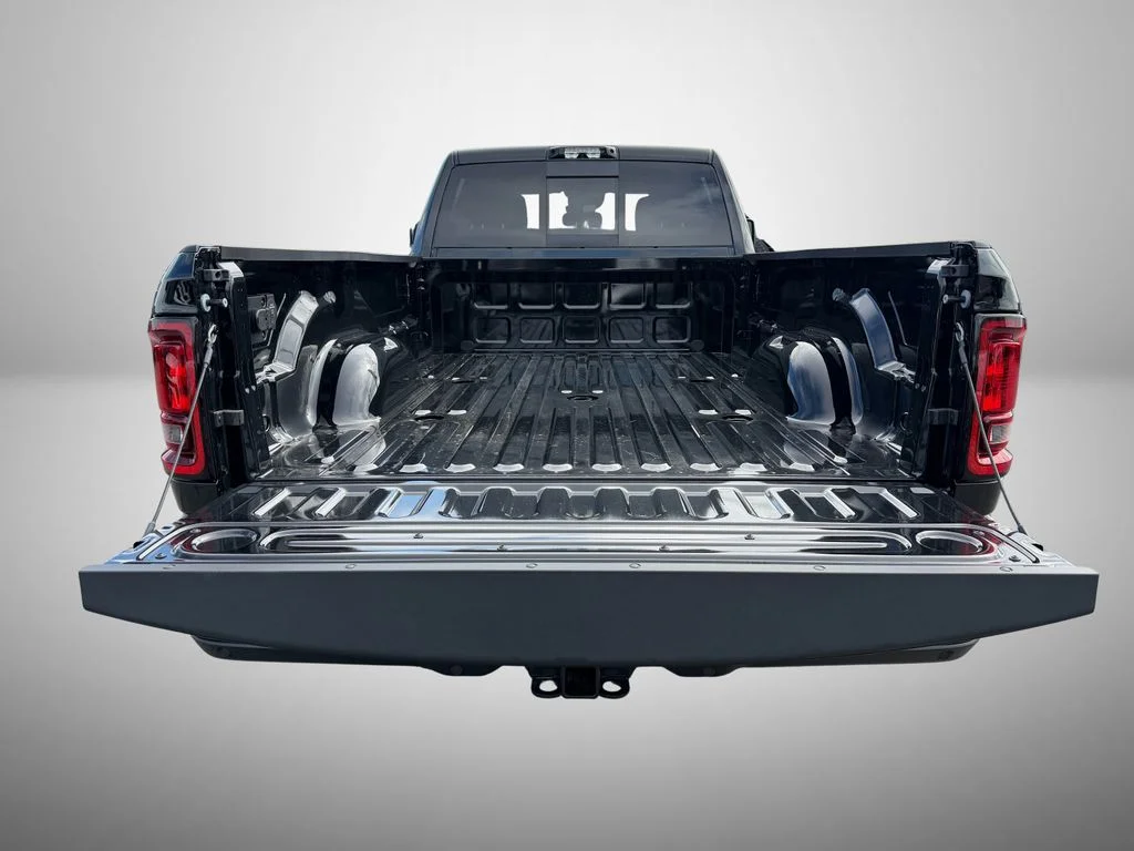 New 2026 Diamond Black Crystal Pearl-Coat Exterior Paint RAM Tradesman image 10