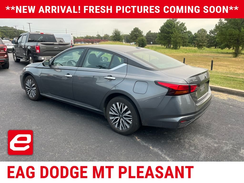 Used 2025 Gray Nissan 2.5 SV image 3