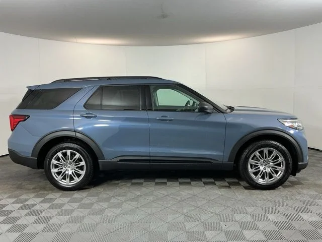 Used 2026 Vapor Blue Ford Active image 4