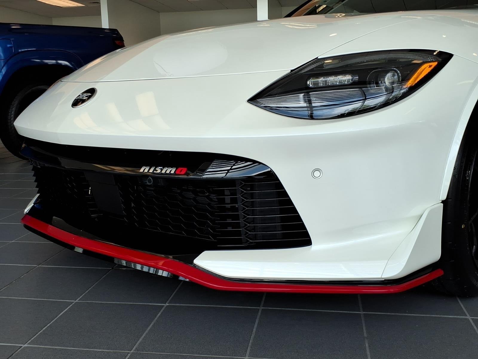 New 2027 Pearl White TriCoat / Super Black Two-tone Nissan NISMO® image 3