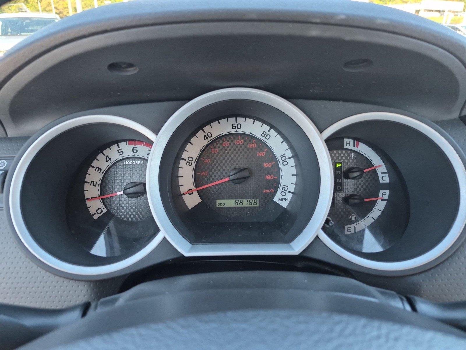 Used 2011  TOYOTA REGCAB image 19