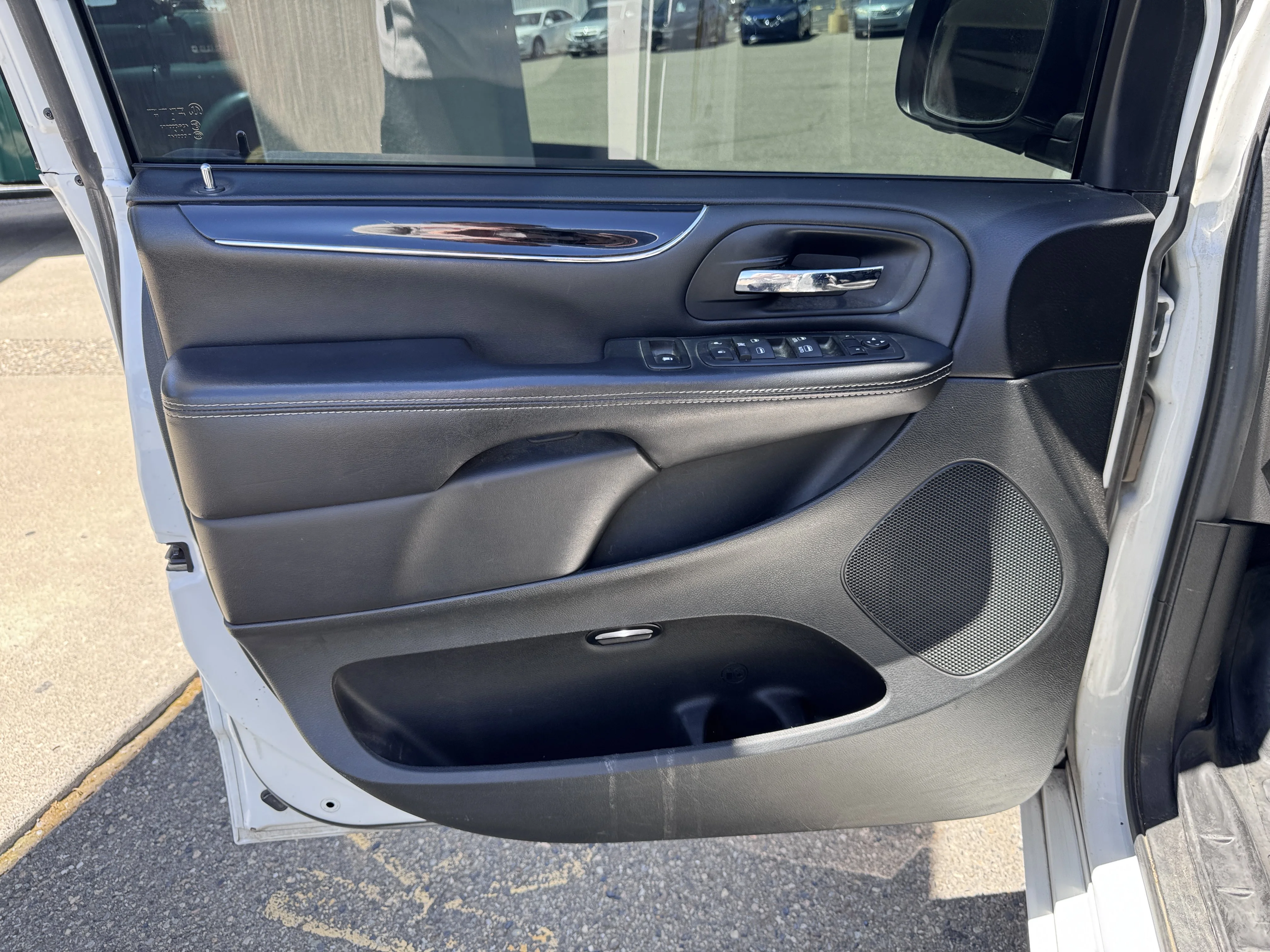 Used 2016 Bright White Clearcoat Dodge SXT Plus image 10