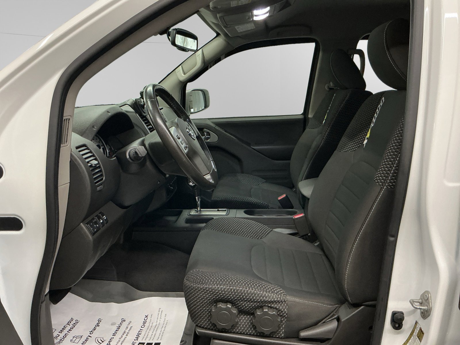 Used 2019 Glacier White Nissan PRO-4X image 9