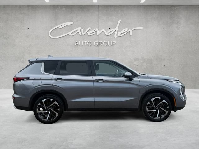 Used 2022 Mercury Gray Metallic Mitsubishi SE image 18