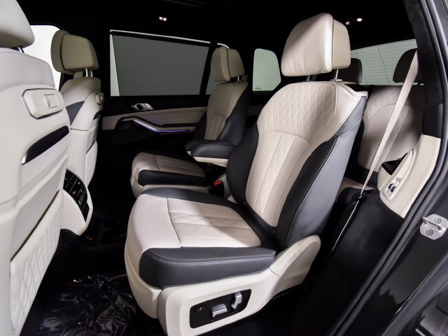 Used 2025 Gray BMW M60i image 46