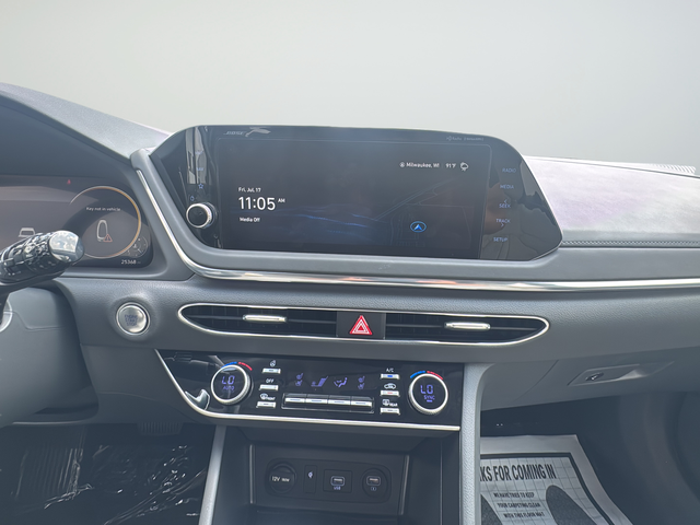 Used 2023 Black Hyundai Limited image 14