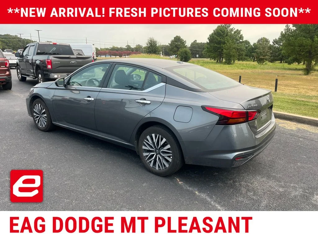 Used 2025 Gray Nissan 2.5 SV image 3