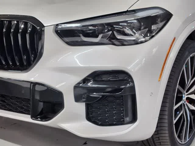 Used 2023 Mineral White Metallic BMW sDrive40i image 12