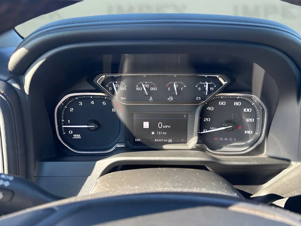 Used 2022 White GMC AT4 image 22