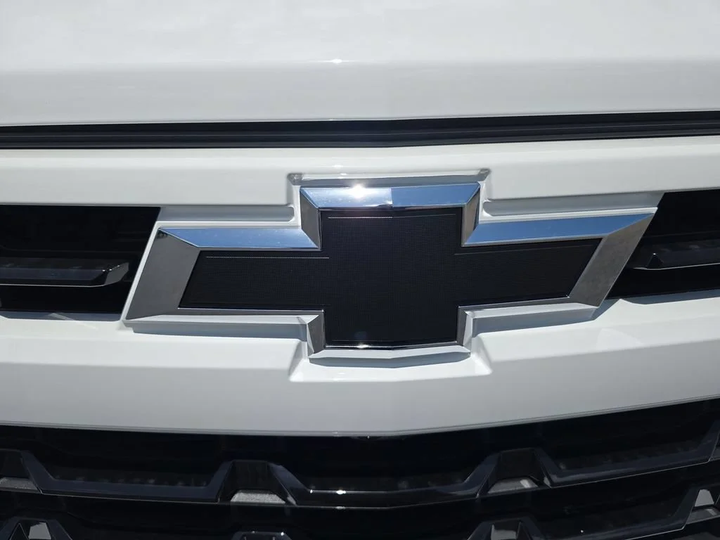 New 2026 Summit White Chevrolet RST image 36