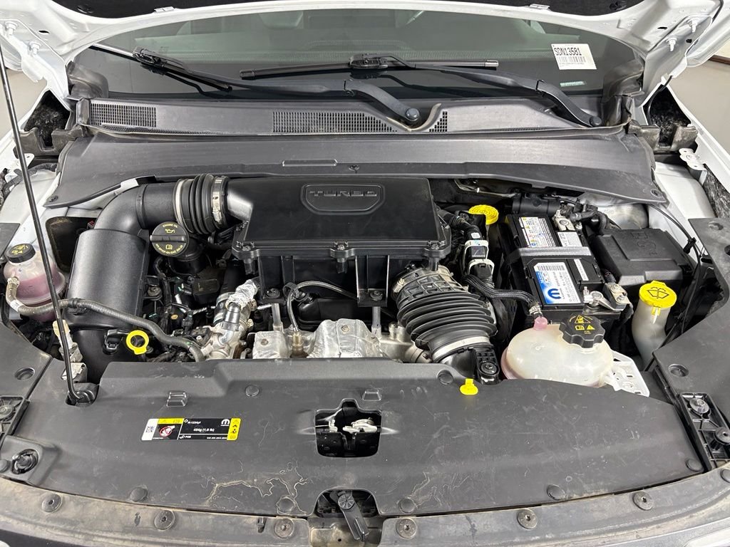 Used 2024 White Jeep Latitude image 42