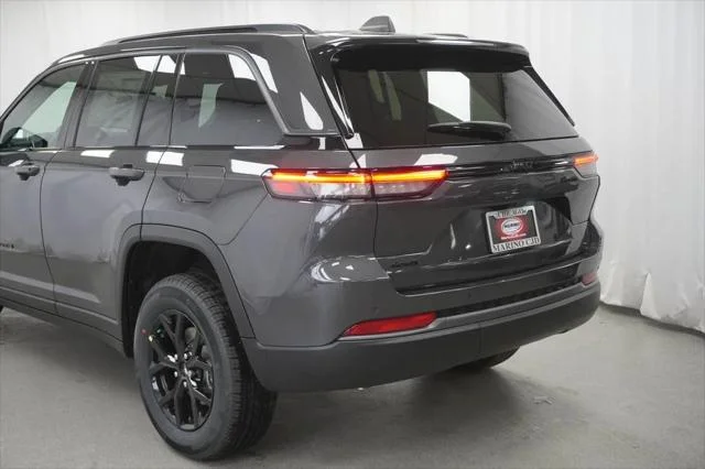 New 2026 Baltic Gray Metallic Clear-Coat Exterior Paint Jeep Laredo image 12