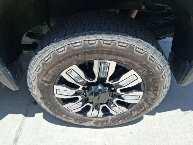 Used 2024 Silver GMC Denali image 19