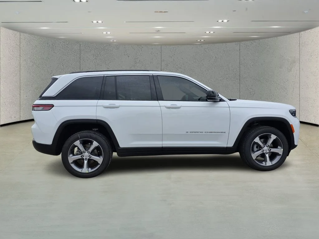 New 2026 Bright White Clear-Coat Exterior Paint Jeep Limited image 3