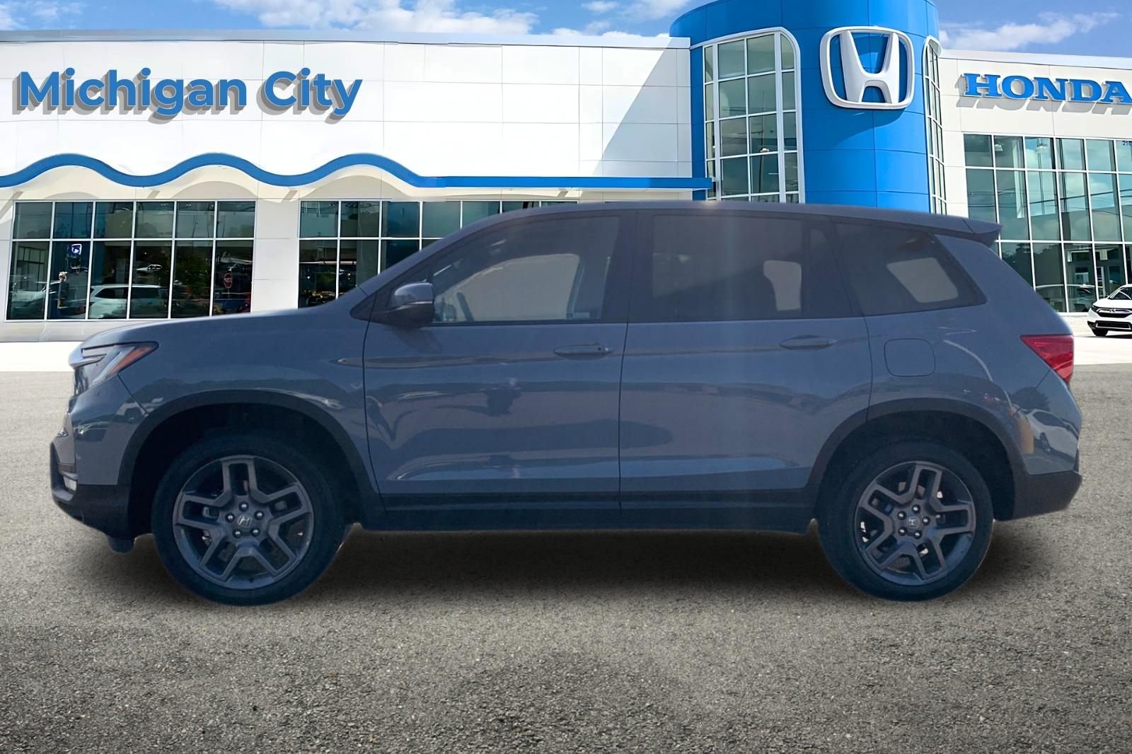 Certified Used 2022  Honda EX-L image 2