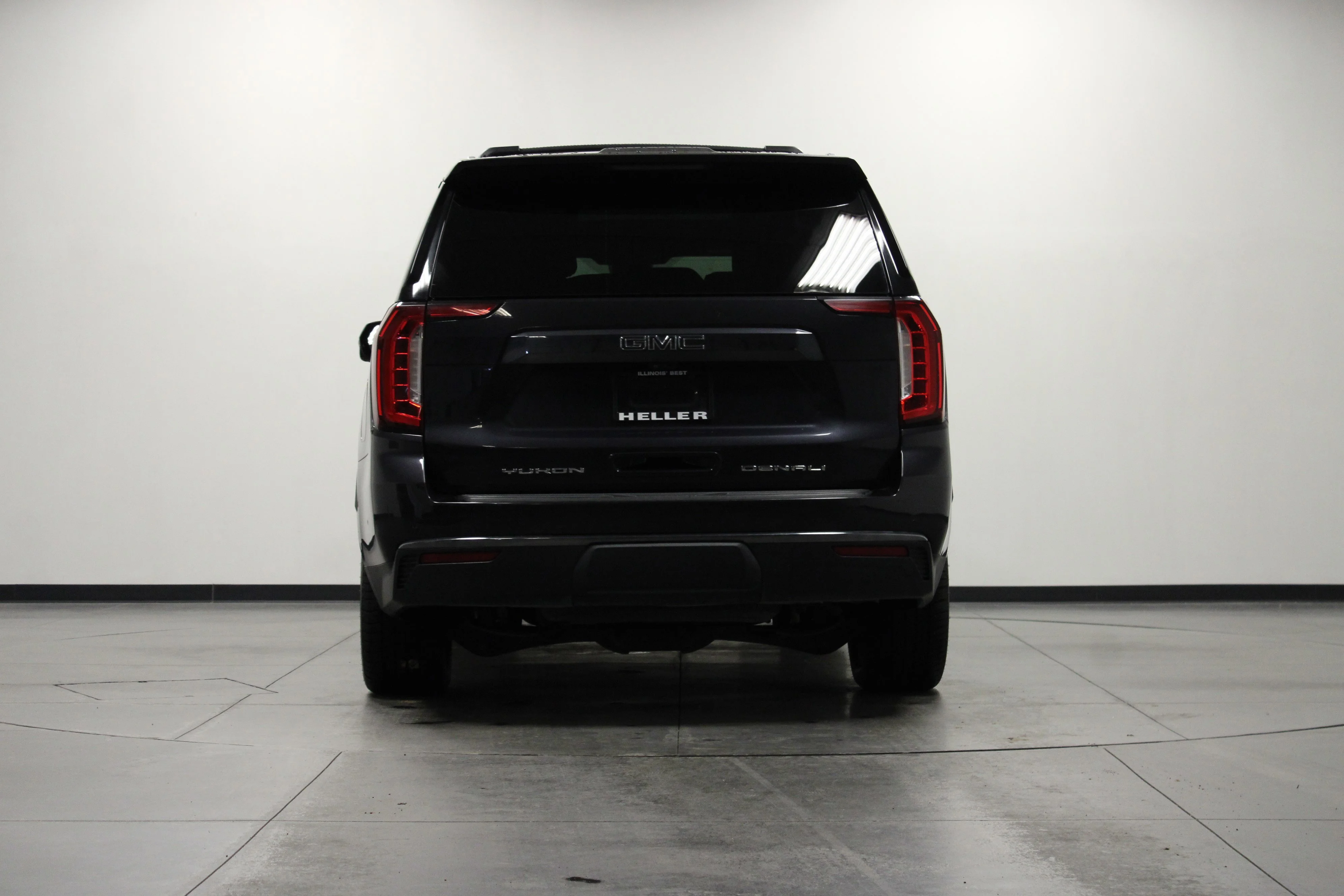 Used 2023 Titanium Rush Metallic GMC Denali Ultimate image 5