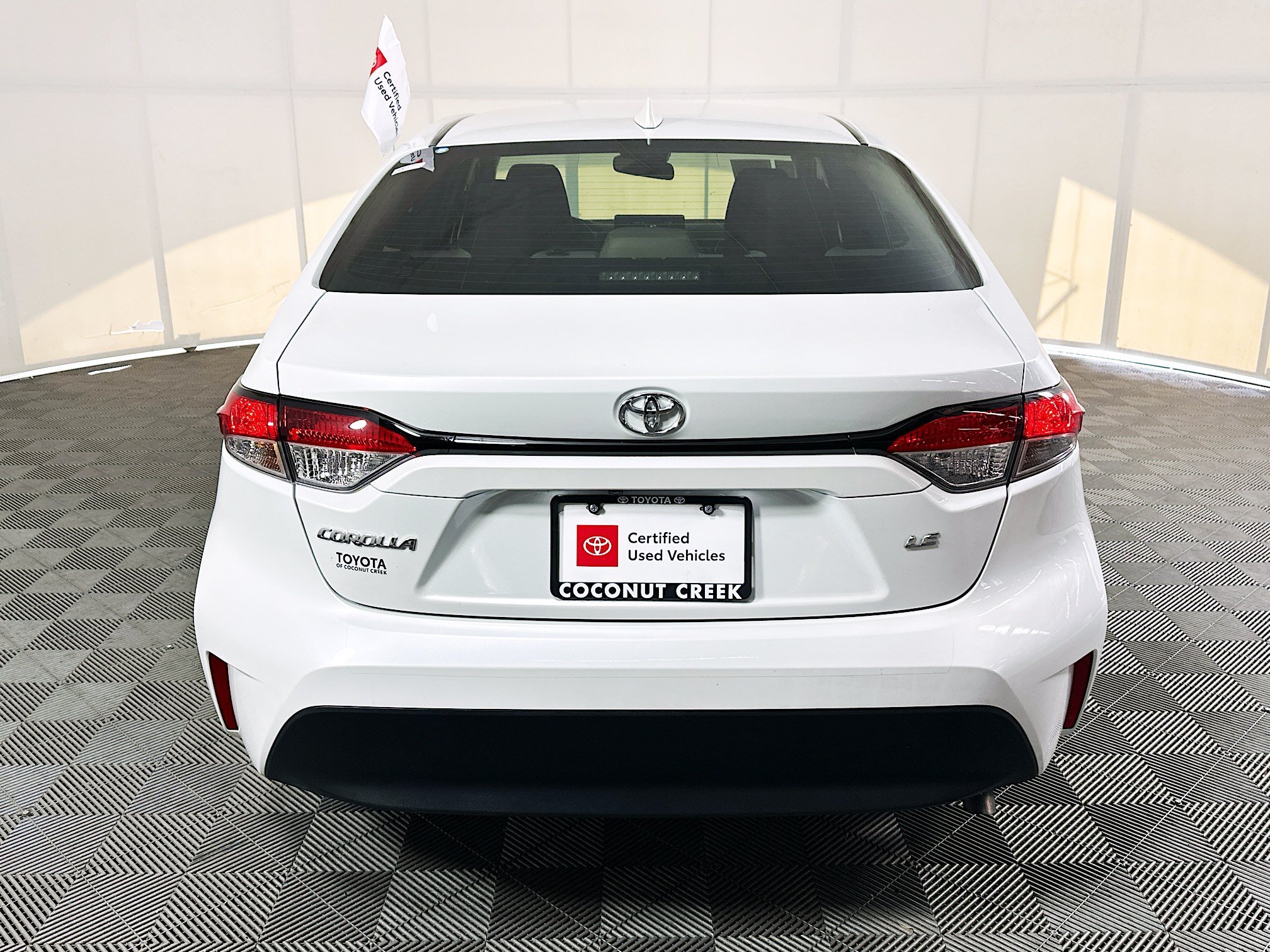 Certified Used 2025 Pearl Toyota LE image 4