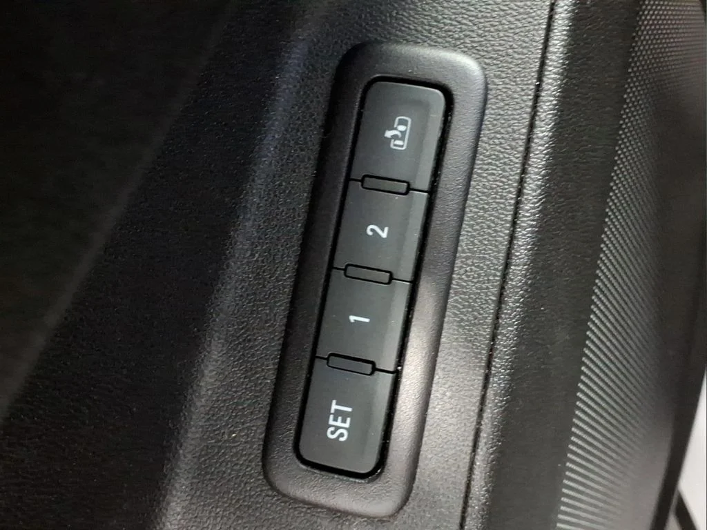 Certified Used 2020 Iridescent Pearl Tricoat Chevrolet Premier image 13