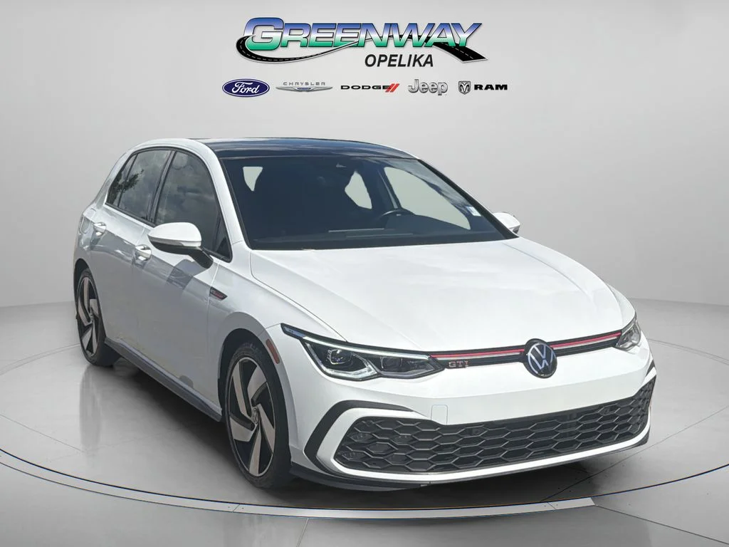 2023 Volkswagen Golf GTI 2.0T SE 4-door's photo