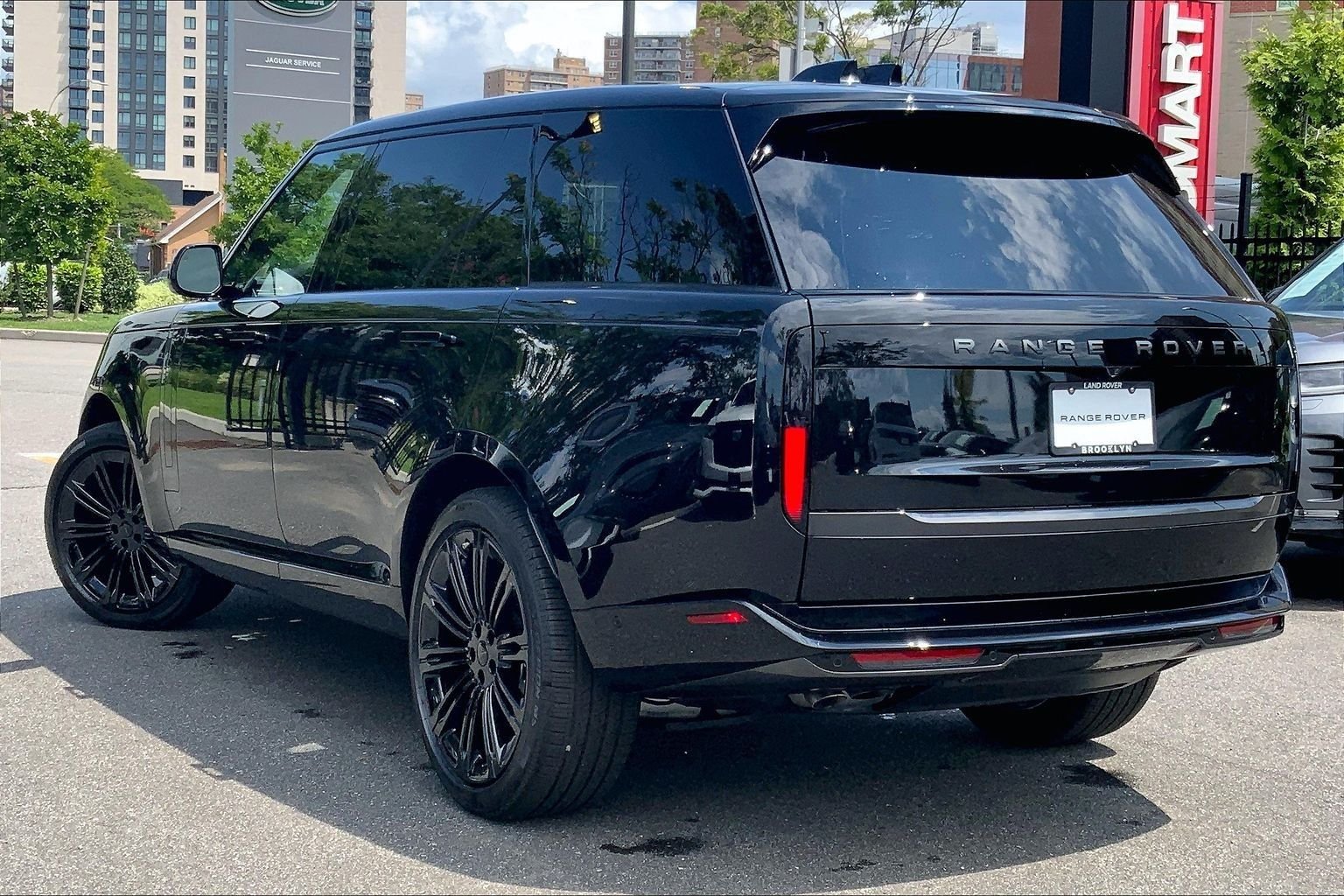 New 2026 Santorini Black Land Rover SE LWB 7-Seats / V8 image 12