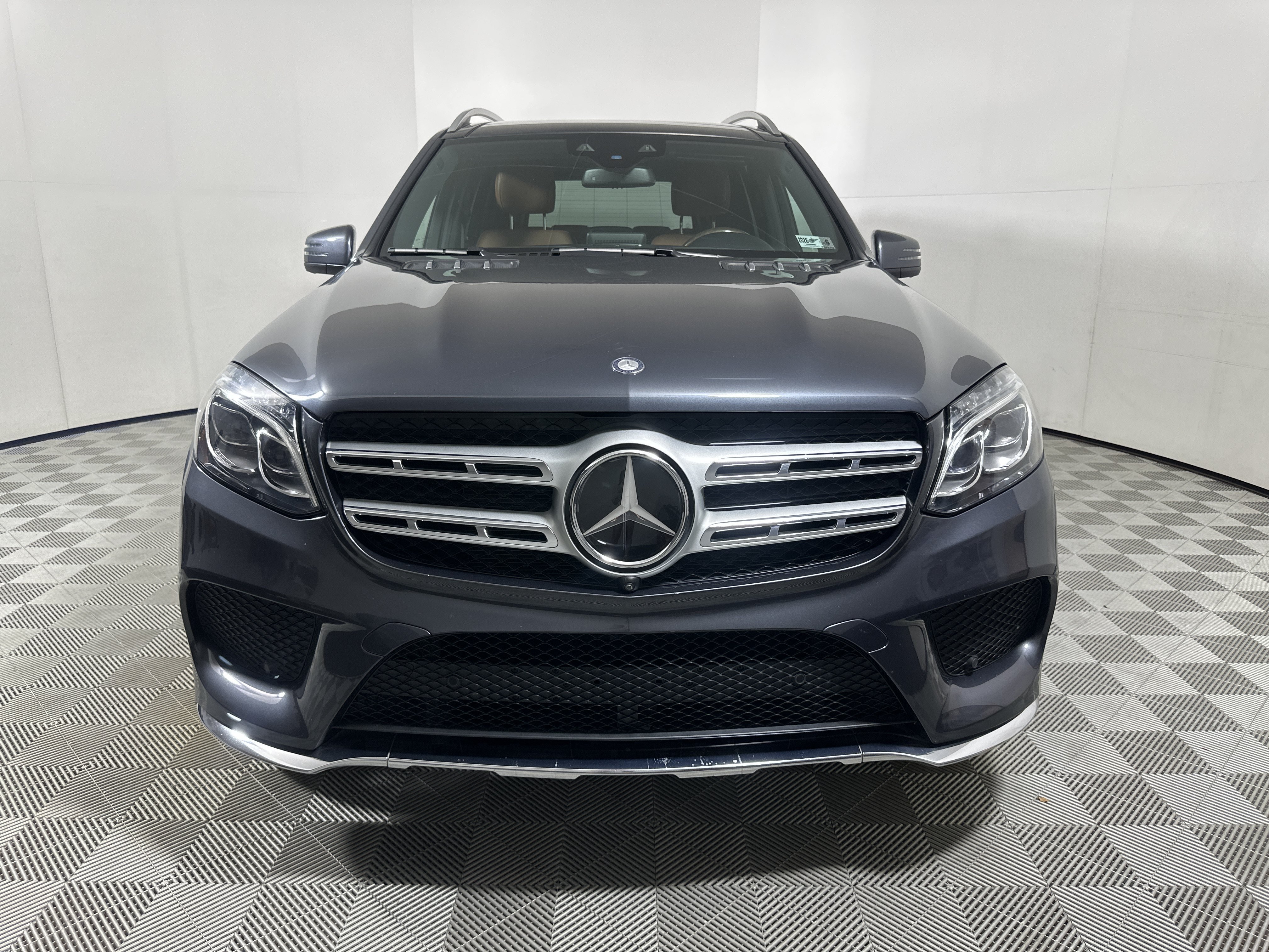 Used 2017  Mercedes-Benz GLS 550 image 2