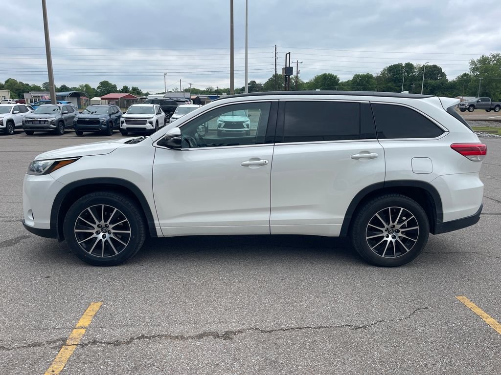 Used 2018 Toyota Highlander SE with VIN 5TDKZRFH1JS539791 for sale in Dyersburg, TN