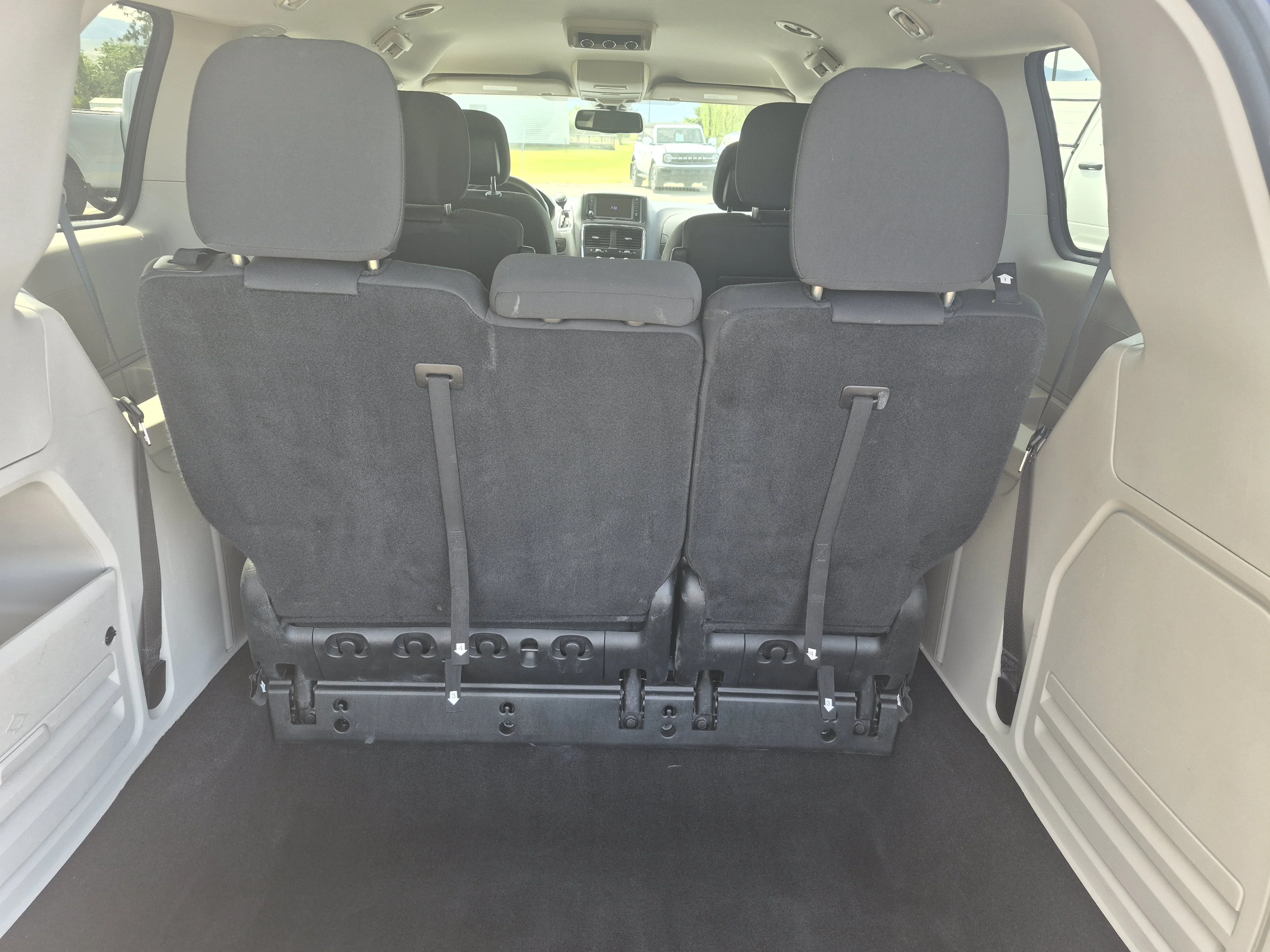 Used 2019 Blue Dodge SE image 5