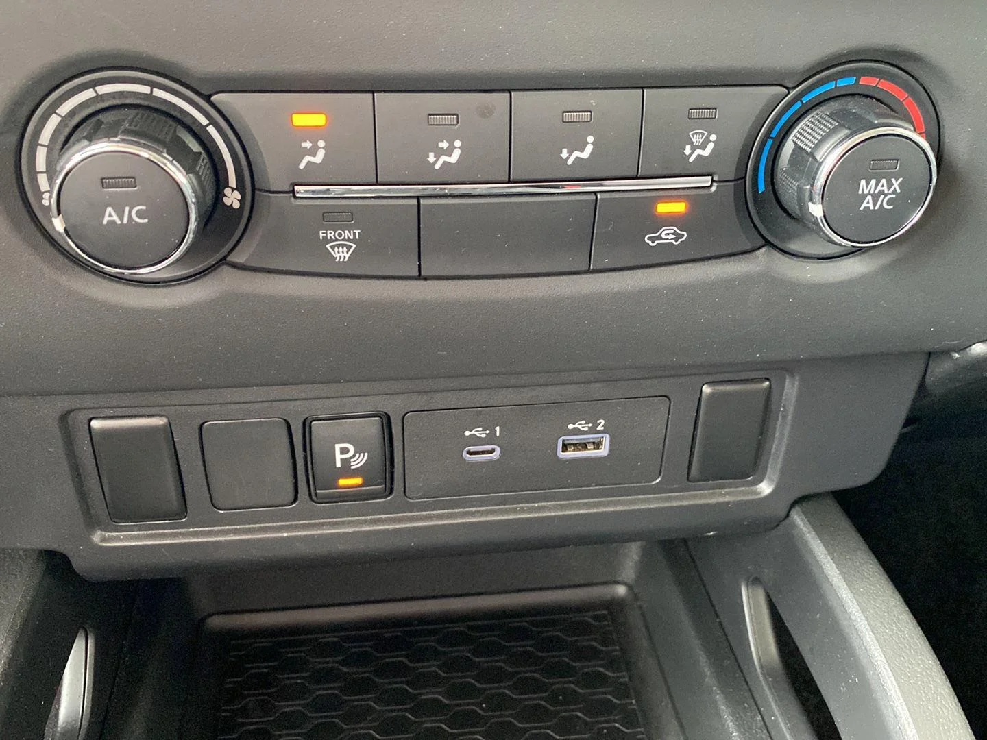 Used 2023 Glacier White Nissan S image 19