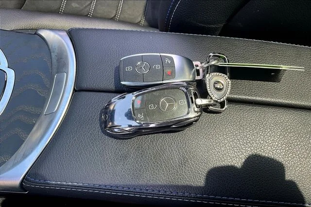 Used 2021  Mercedes-Benz C 300 image 35