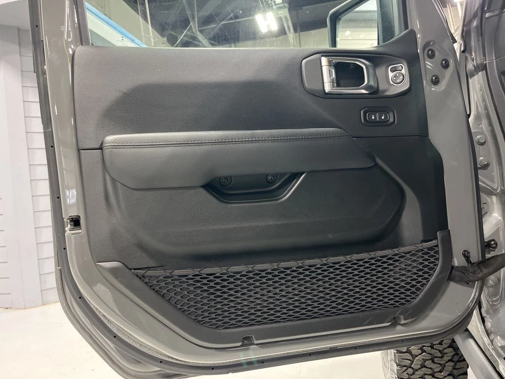Used 2022 Gray Clearcoat Jeep Unlimited Sahara Altitude image 10
