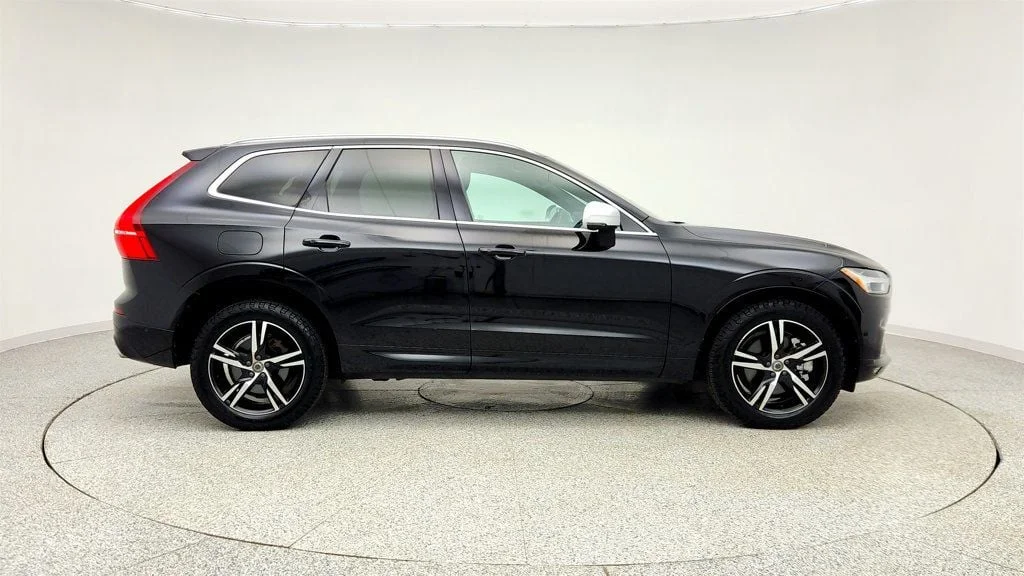 Used 2018 Onyx Black Metallic Volvo T6 AWD R-Design w/ Convenience/Advanced Pkgs + 4 Corner Air Susp image 4