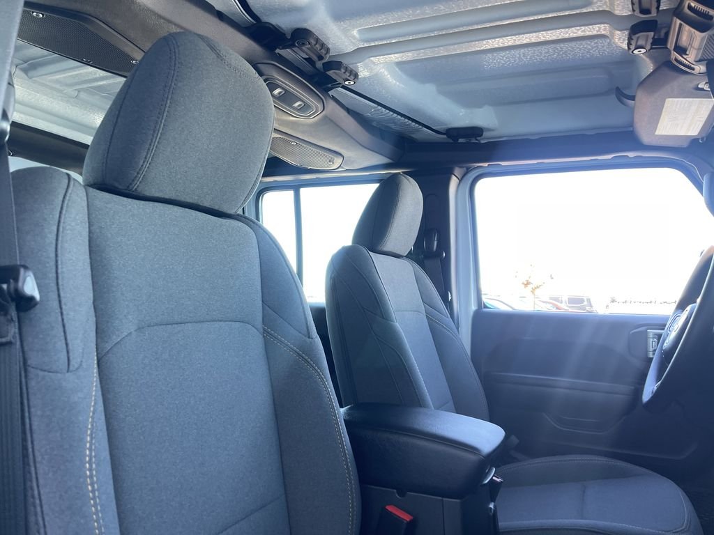 New 2026 Bright White Clear-Coat Exterior Paint Jeep Sport image 23