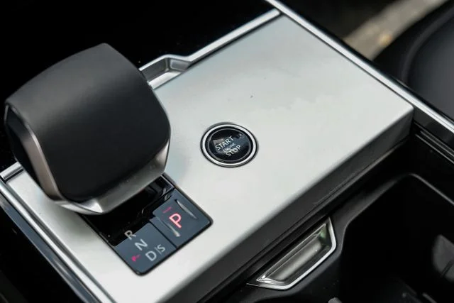 2026 Land Rover Range Rover SE - Photo 25