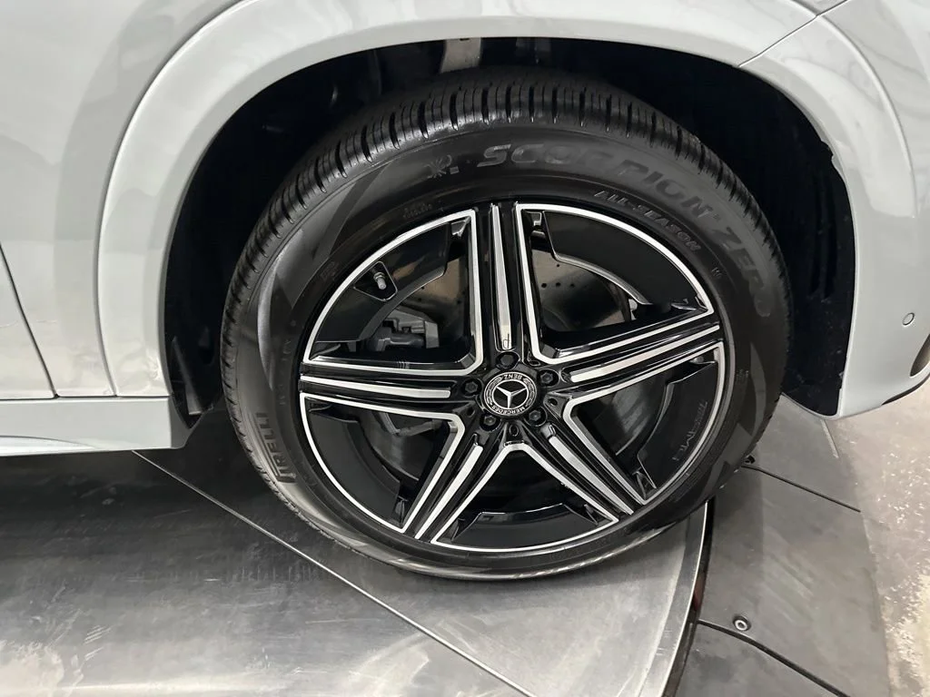 New 2026 White Mercedes-Benz GLE 580 image 9