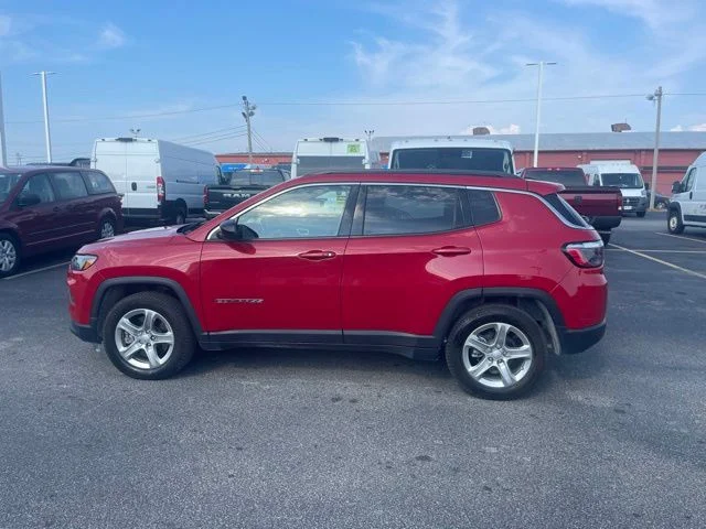 Used 2023 Red Jeep Latitude image 6