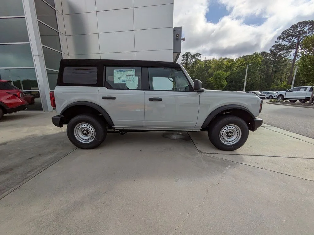 New 2026 Avalanche Gray Ford Base image 3