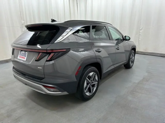 Used 2025 Gray Hyundai SEL Convenience image 6